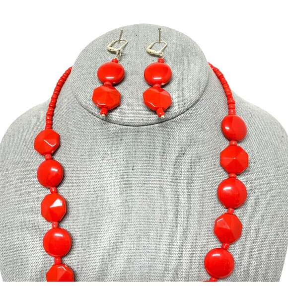 Vintage Bright Valentine Red Beaded Necklace and Earring Set Acrylic Silver Tone - Picture 4 of 10